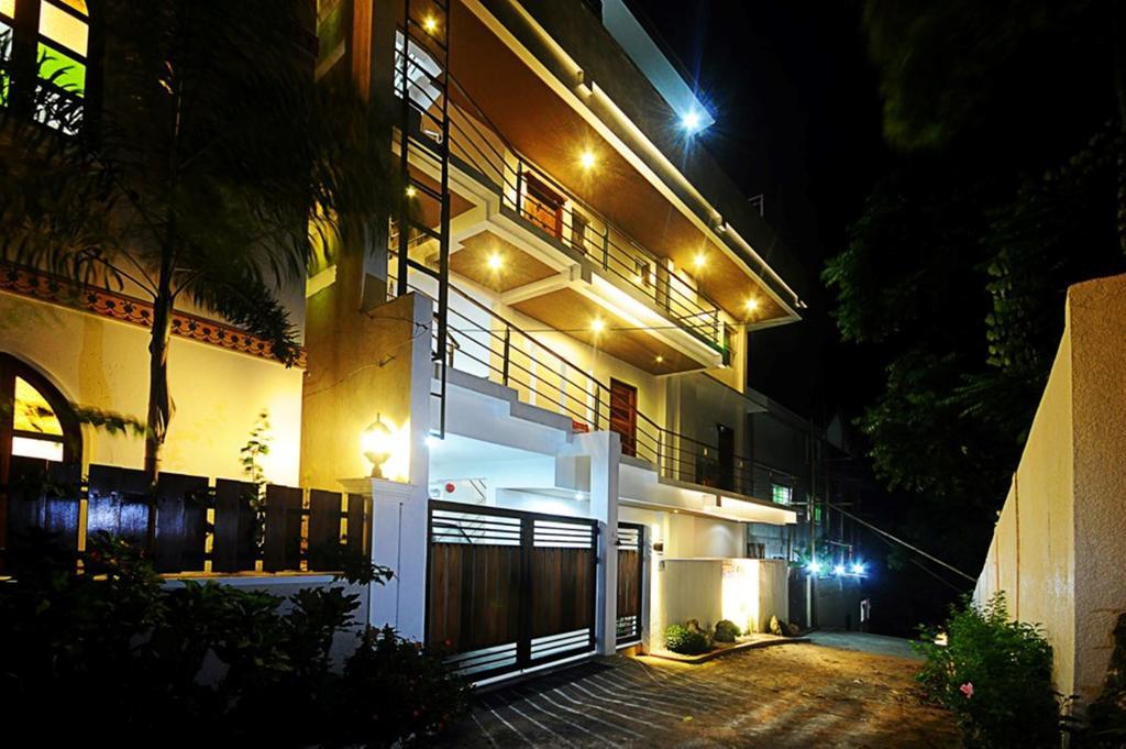 Bluewaves Westcliff Villa Balabag  エクステリア 写真