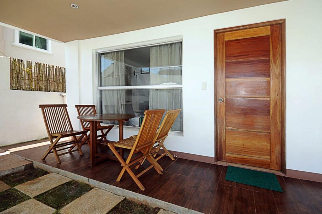 Bluewaves Westcliff Villa Balabag  エクステリア 写真
