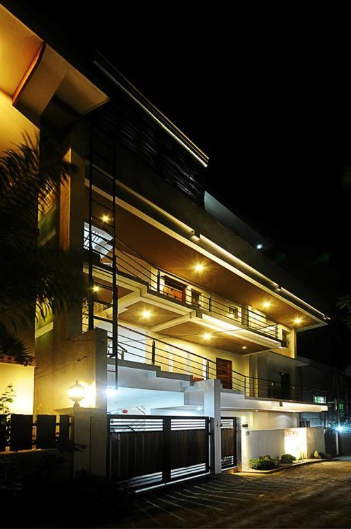Bluewaves Westcliff Villa Balabag  エクステリア 写真