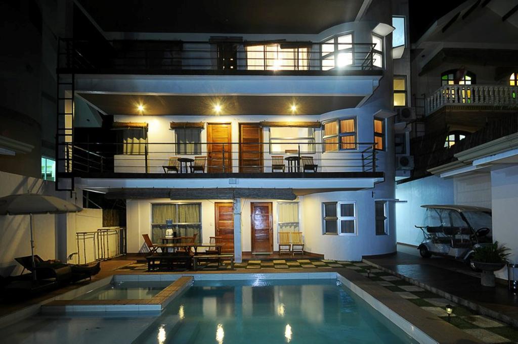 Bluewaves Westcliff Villa Balabag  エクステリア 写真