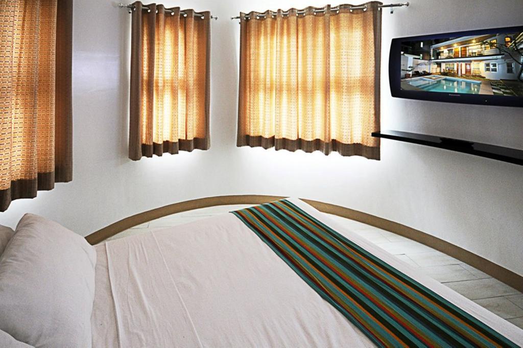 Bluewaves Westcliff Villa Balabag  部屋 写真