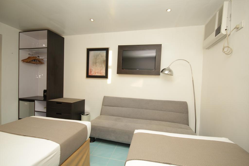Bluewaves Westcliff Villa Balabag  エクステリア 写真