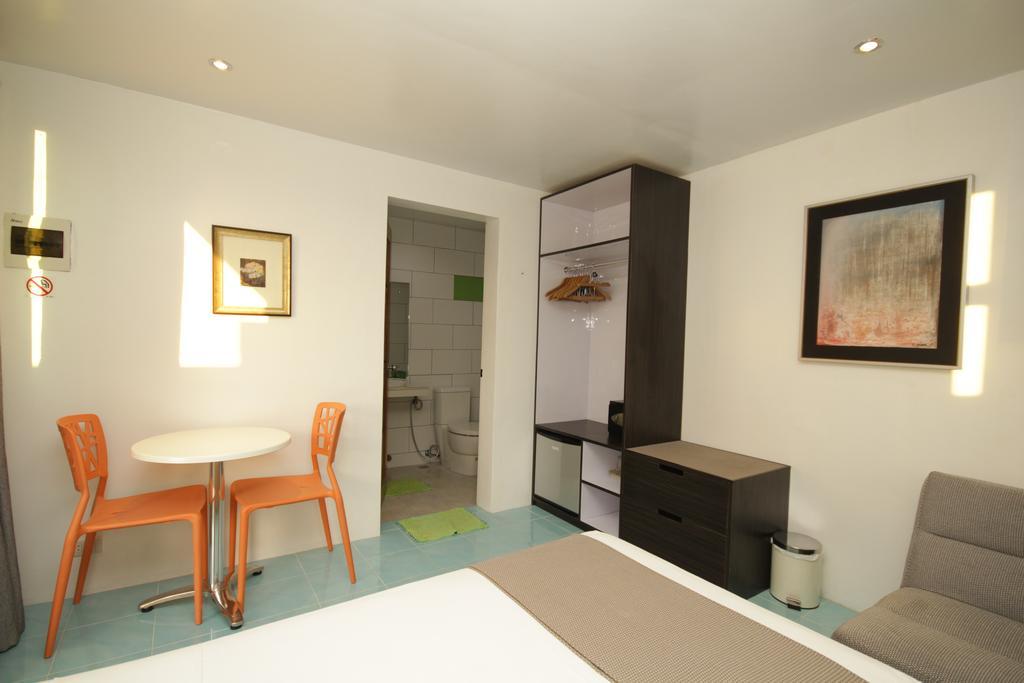 Bluewaves Westcliff Villa Balabag  エクステリア 写真