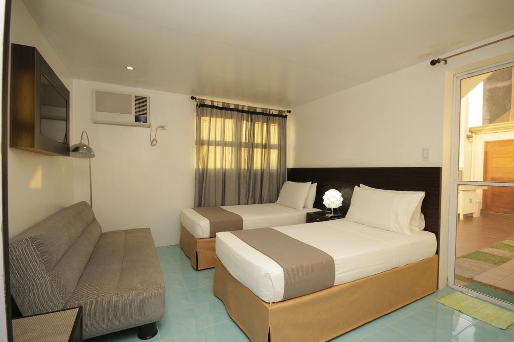 Bluewaves Westcliff Villa Balabag  エクステリア 写真