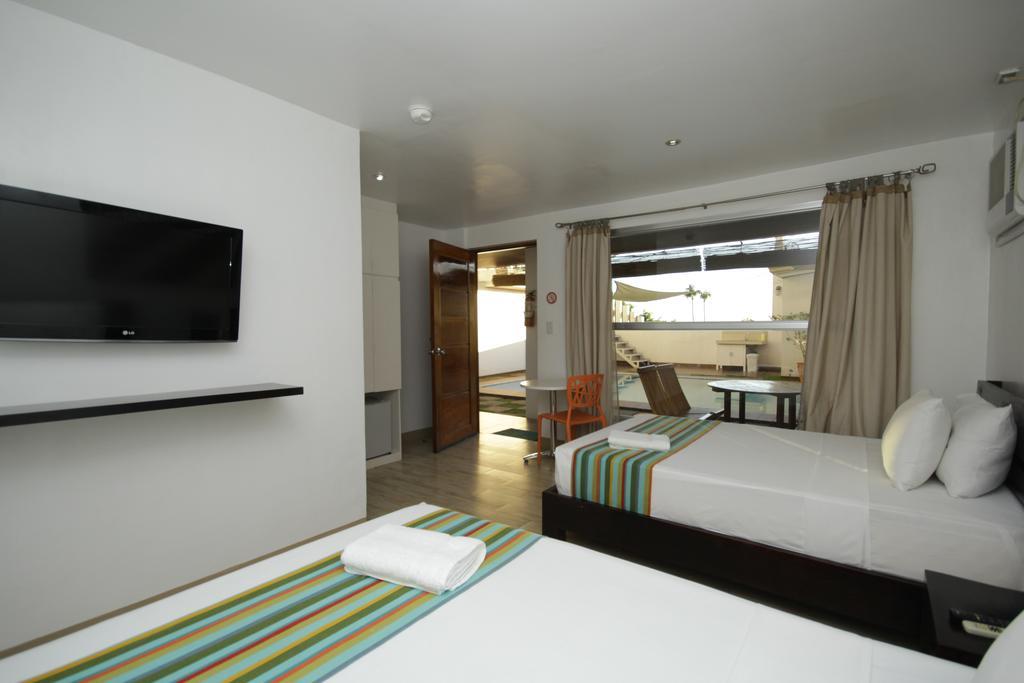 Bluewaves Westcliff Villa Balabag  エクステリア 写真