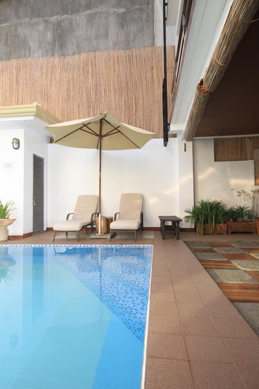Bluewaves Westcliff Villa Balabag  エクステリア 写真
