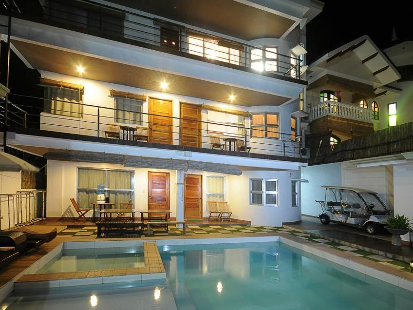 Bluewaves Westcliff Villa Balabag  エクステリア 写真