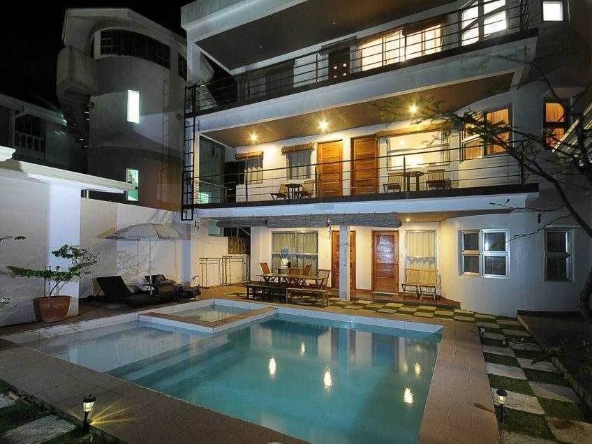 Bluewaves Westcliff Villa Balabag  エクステリア 写真